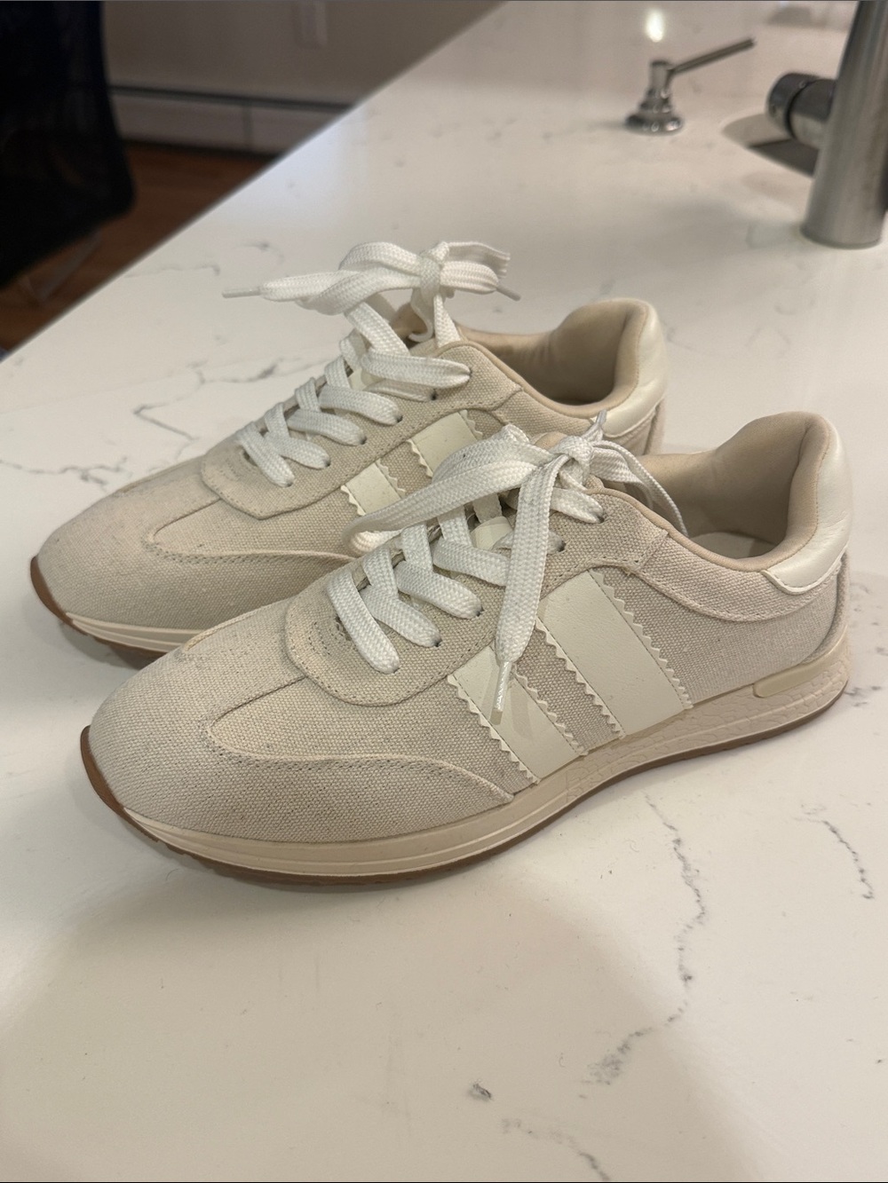 Dolce Vita Women's Cream/Tan Retro Runner Sneakers
